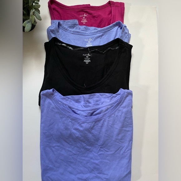 Tee shirt Bundle of 4 shirts. Size M - Picture 1 of 7